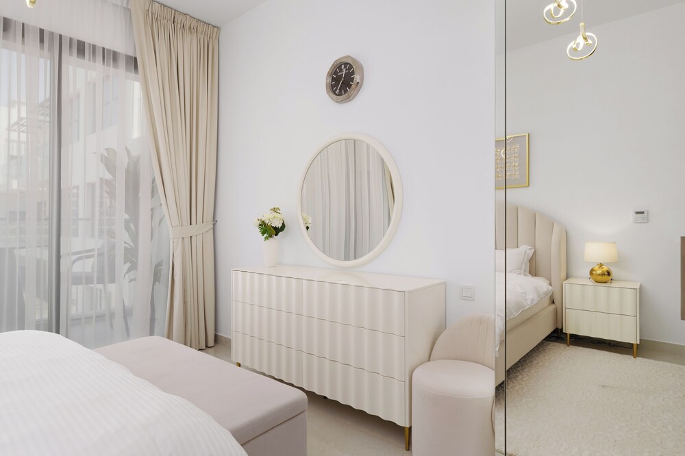 Maison Privee - Tranquil Escape w/ Balcony and High-End Facilities
