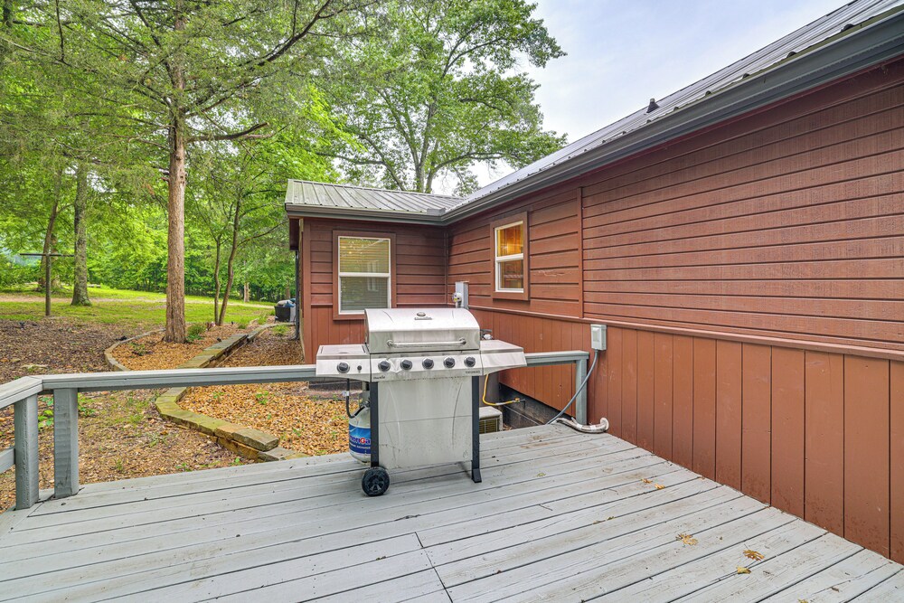 Near Bella Vista Trails & Elk River: Family Home!