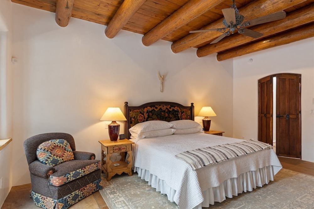 La Joya - Spacious and Historic Downtown Jewel view 2
