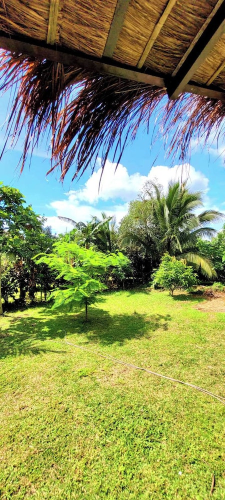 Modern Bahay Kubo Near Tagaytay - Casita Anahaw