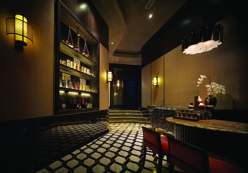 Eastern & Oriental Hotel 57
