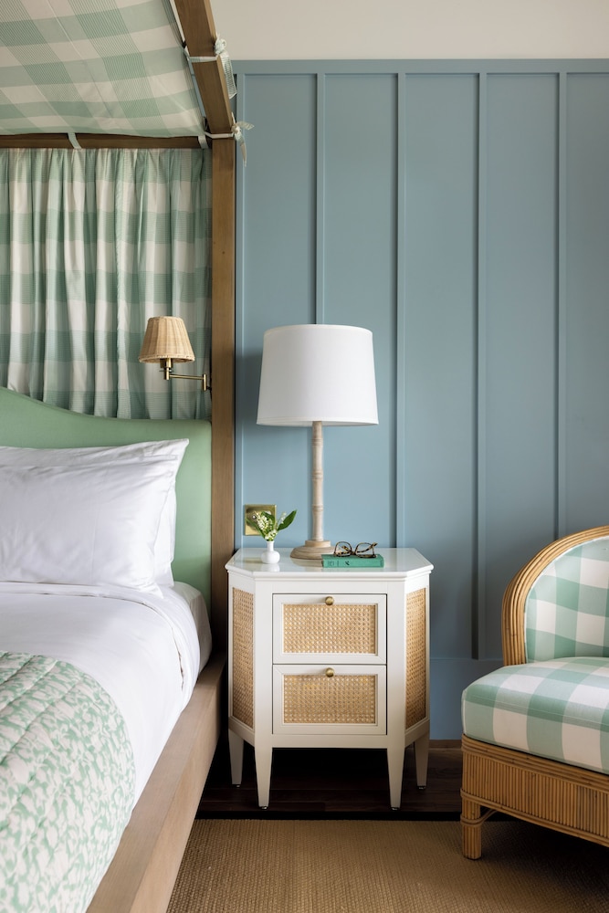 The Dunlin, Auberge Collection view 5