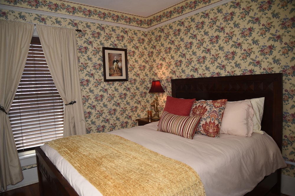 Grand Colonial B&B