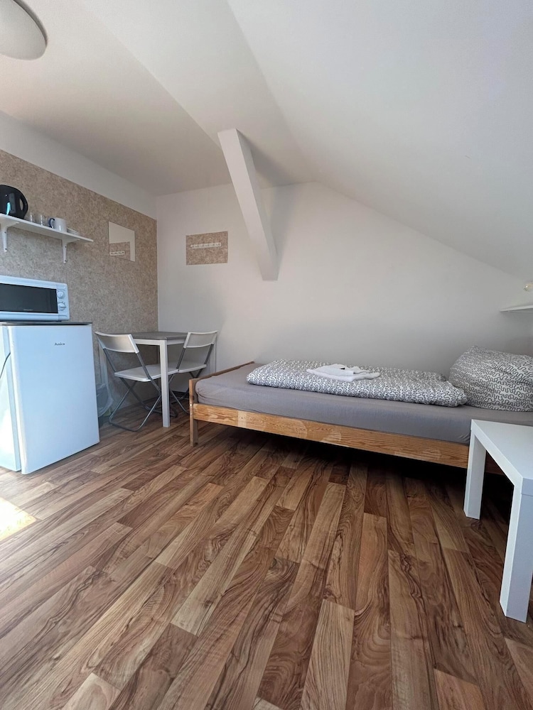 2-Rent Group Hostel Zimmer&Apartments GKP2