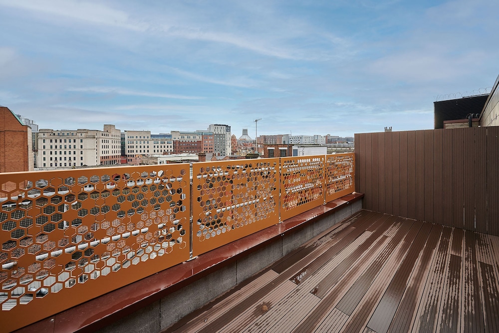 Host Stay Balcony Room for Two Guests Sevenstay Apartments