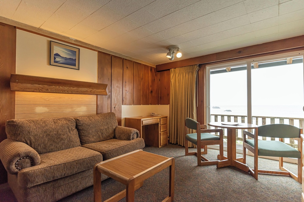Sunset Oceanfront Lodging