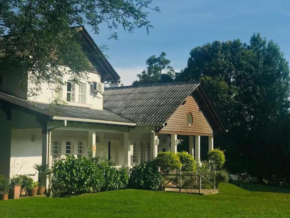 Hotel Aires de San Lorenzo B&B - Image 1