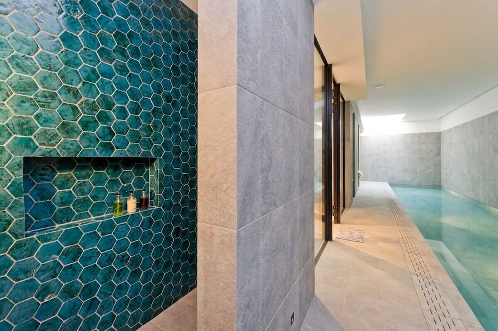 5 Bed House w/ Indoor Pool, Sauna & Private Garden - Fulham