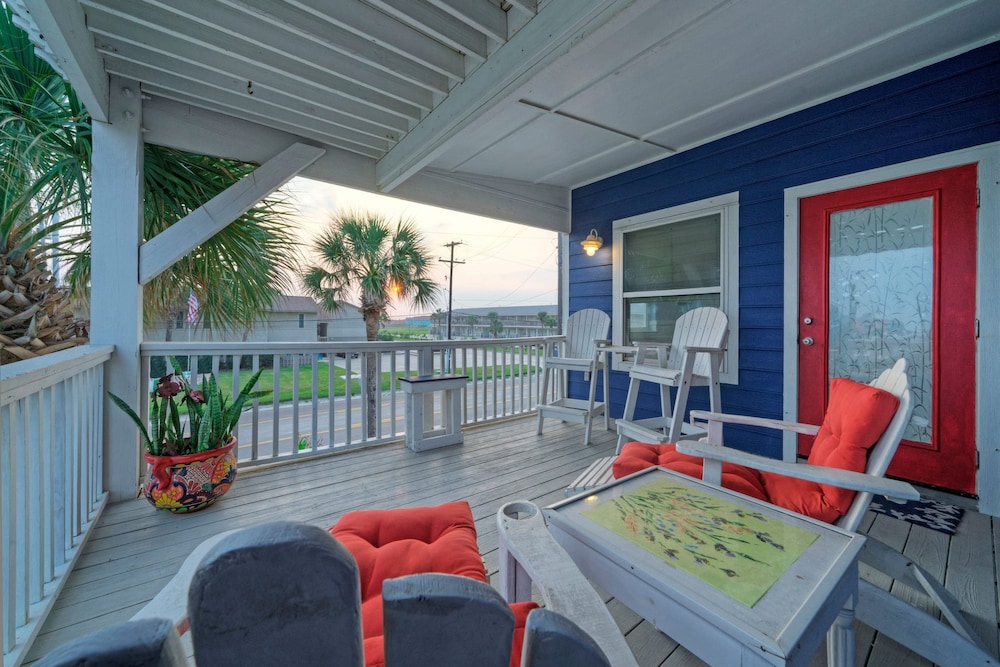 Leave of Absence Luxe Coastal Stay w Pool Outdoor Dining Minutes to Beach