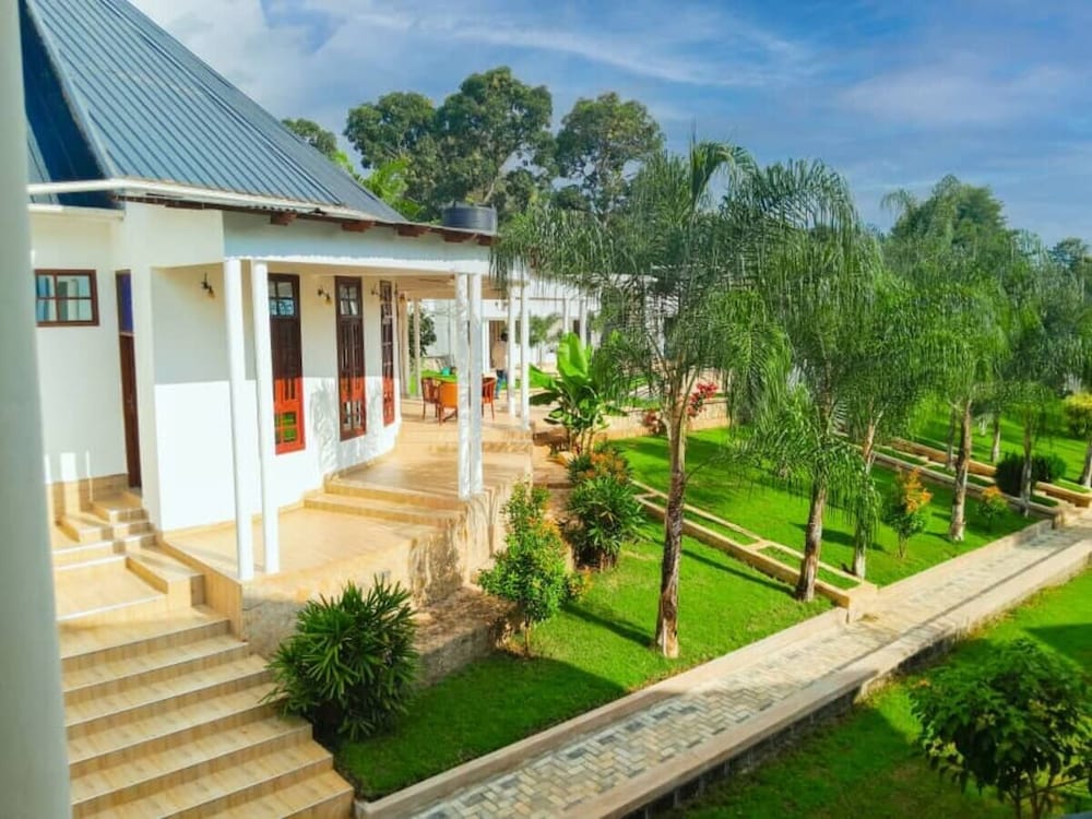Hellen's Riverside Villas