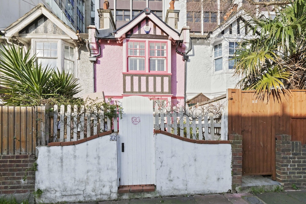 Rosey Cosy Cottage With Garden By My Getaways