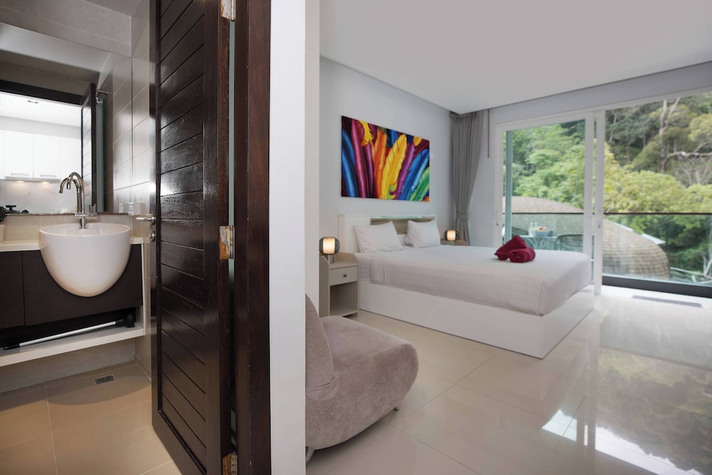 Emerald Hill Patong Apartment 421