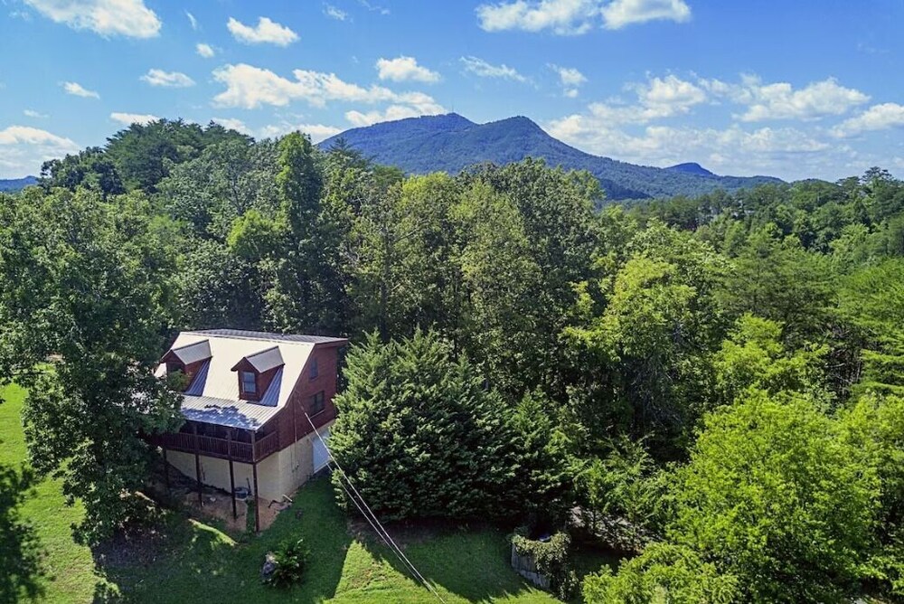 A Place In Time 2 Bedroom Cabin by RedAwning view 3