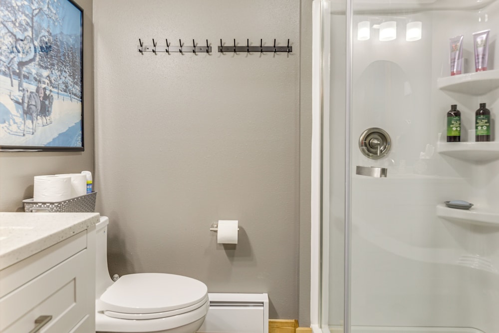 Ski-in/ski-out Condo in Upson - Walk to Lake