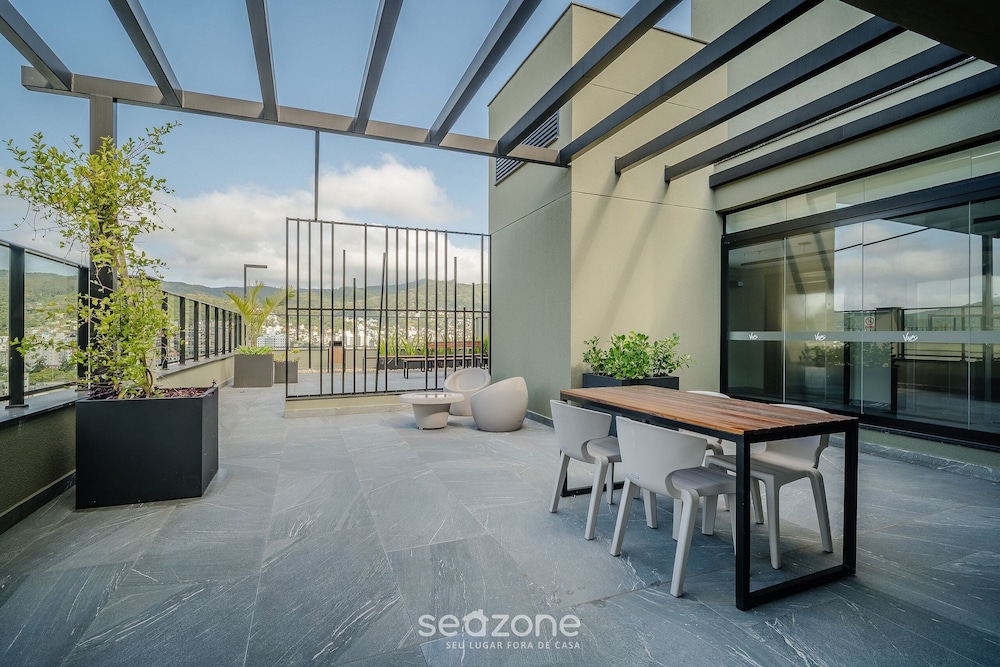 Modern and Fully Equipped Apartments Just Minutes From Lagoa da Conceicao and the Beach - VTD