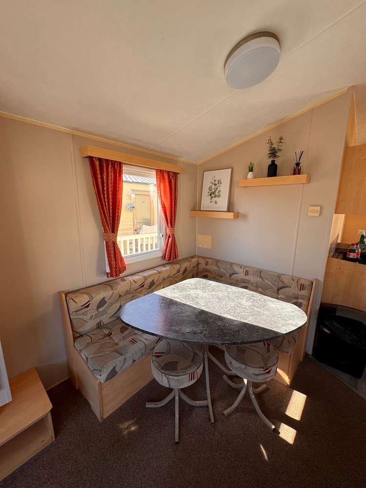 3 Bed Caravan - Side Gated Decking, Wifi, Pets