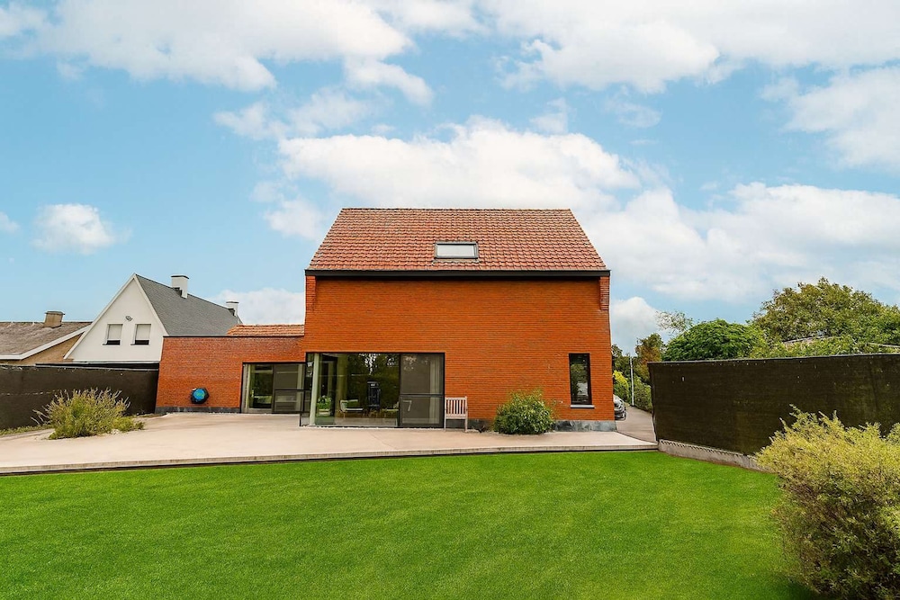 Charming Chic Stay With Garden Views Parking