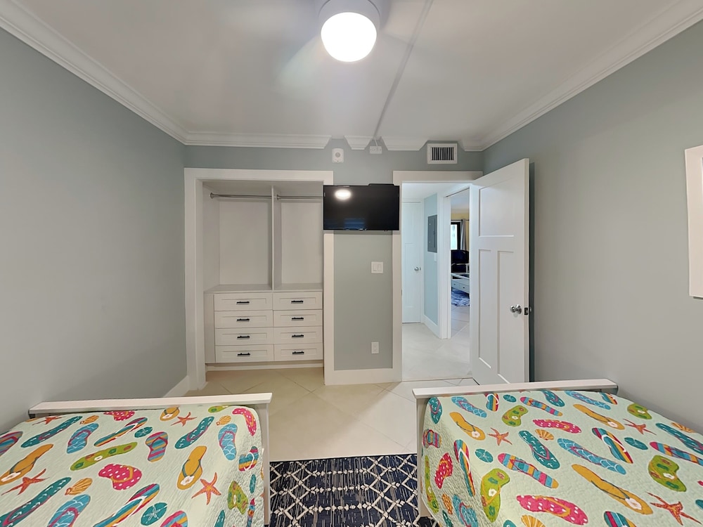 Seaside 2 by Distinctive Beach Rentals