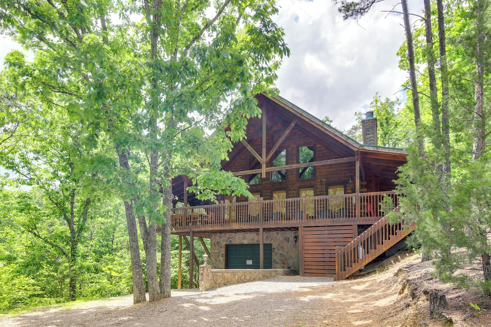 Sevierville Cabin w/ Deck: Minutes to Pigeon Forge view 4