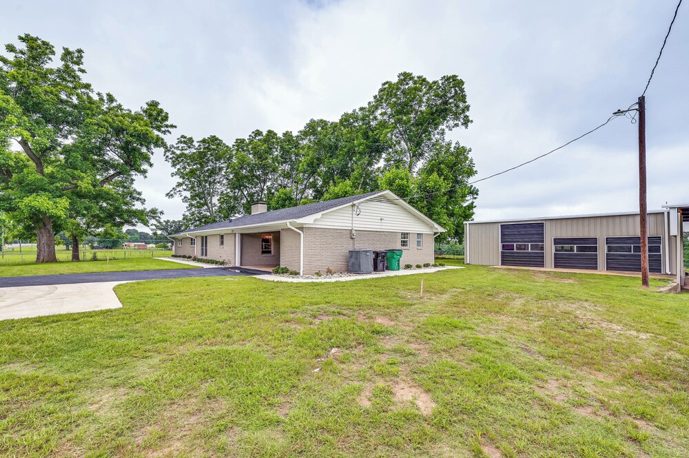 Patio, Yard, Views: Modern Home in Longview
