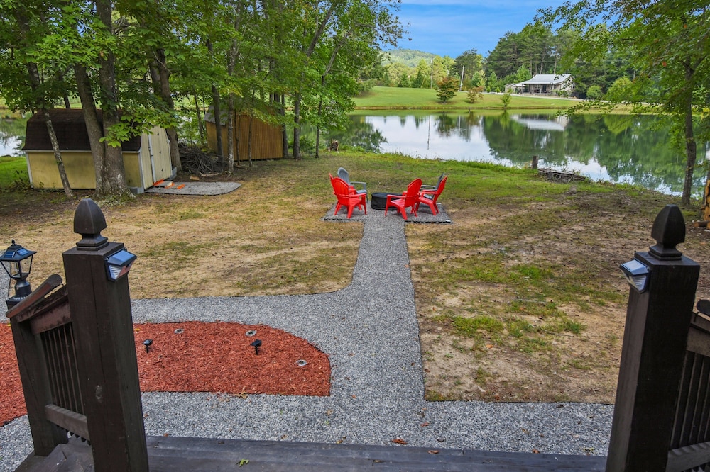Cozy Cove Escape - Lakeside Retreat 3 Bedroom Cabin
