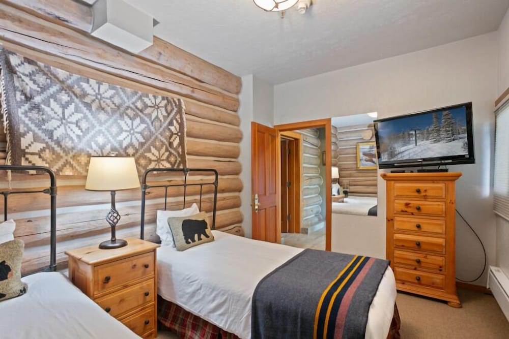 Pine Inn 9 - Two Bedroom with Spa Trail's End Lodge 2 Condo