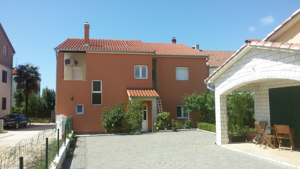 Apartmani AiA