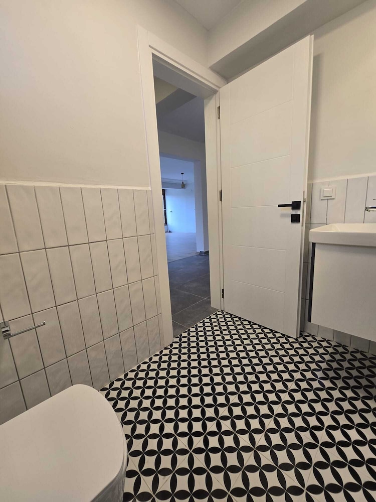 VILLA OLINDA 4 BED with huge garden