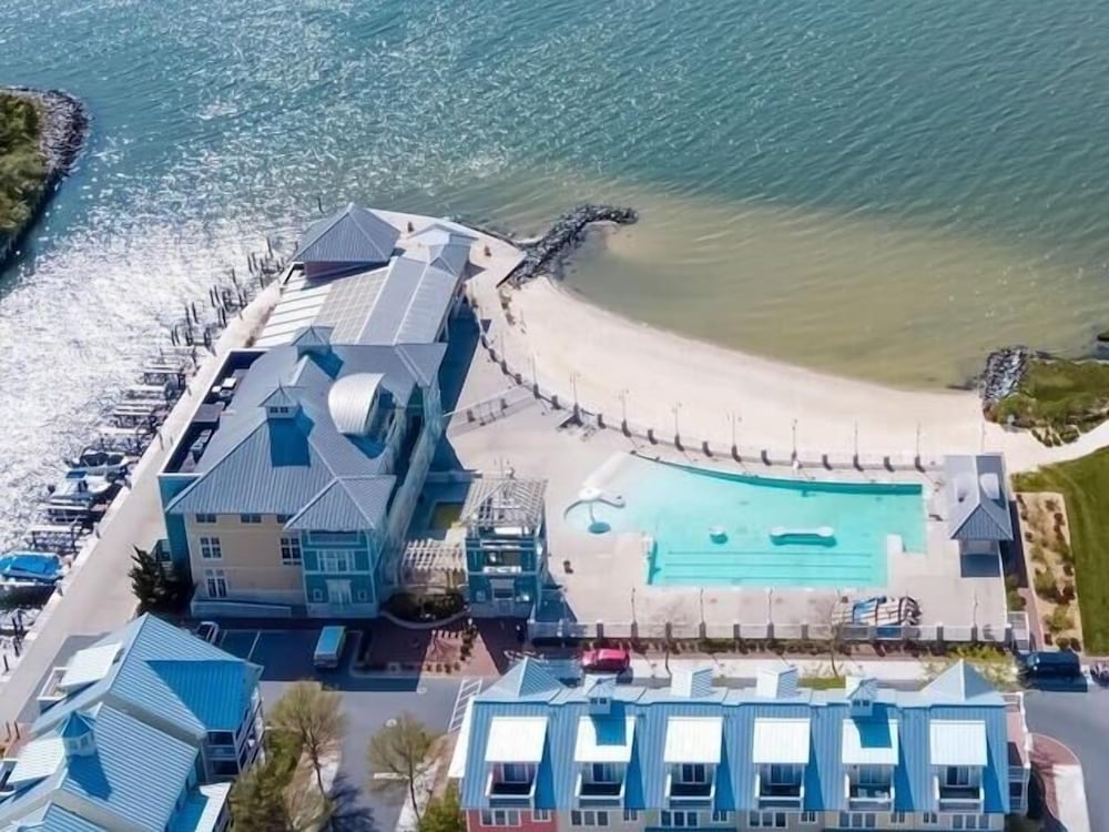 Sunset Island - 39 Fountain Drive West 3f 3 Bedroom Condo