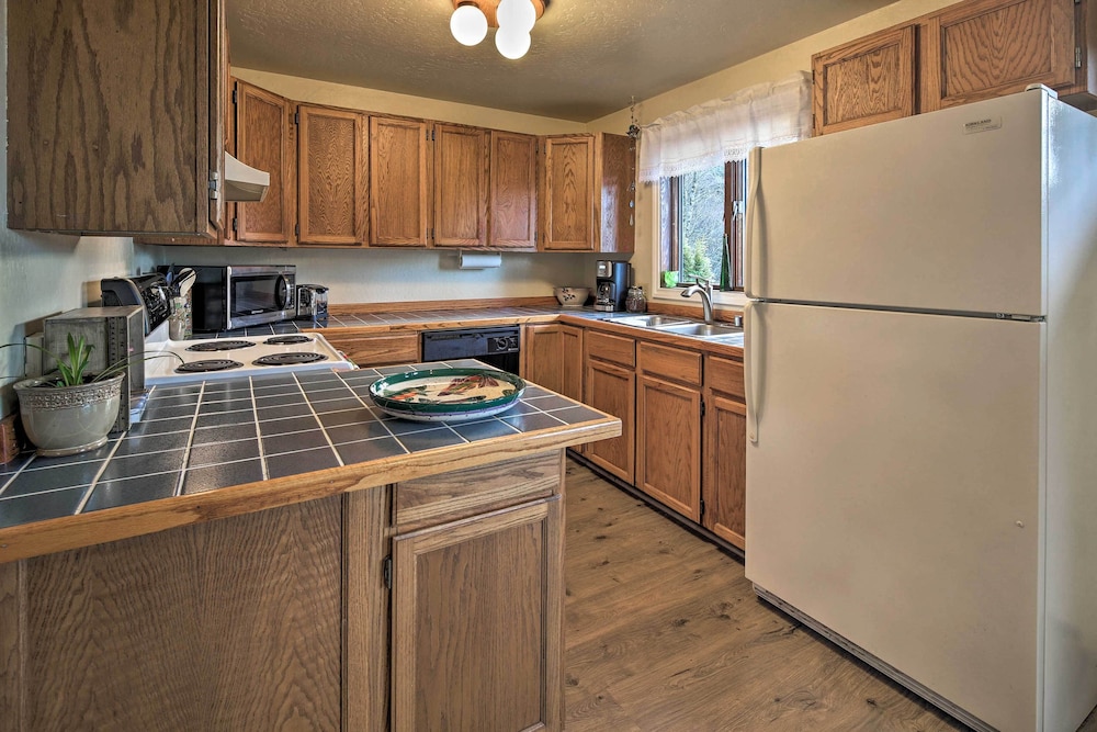 Juneau Vacations - Cozy Retreat w/ Fire Pit - Near Mendenhall Glacier - Property Image 11