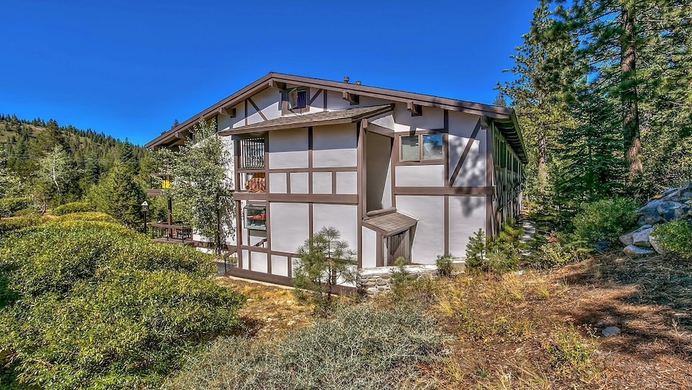 Lake Tahoe Vacations - 227 Squaw Valley Road Condo - Property Image 3