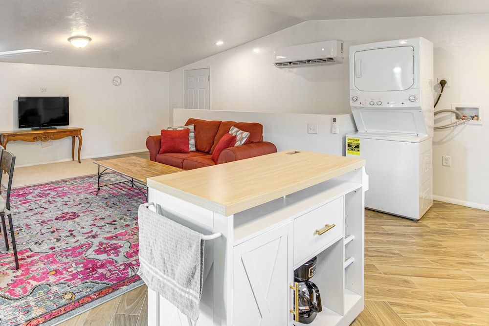 1 Mi to Tennyson St Shops & Eats: Laid-back Apt