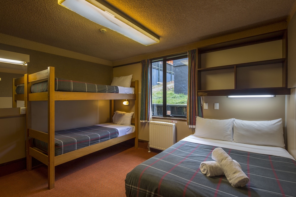 Pinewood Queenstown - Image 3