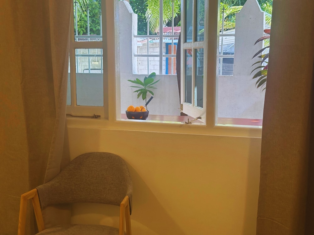 Bahaaru Villa Surf and Stay