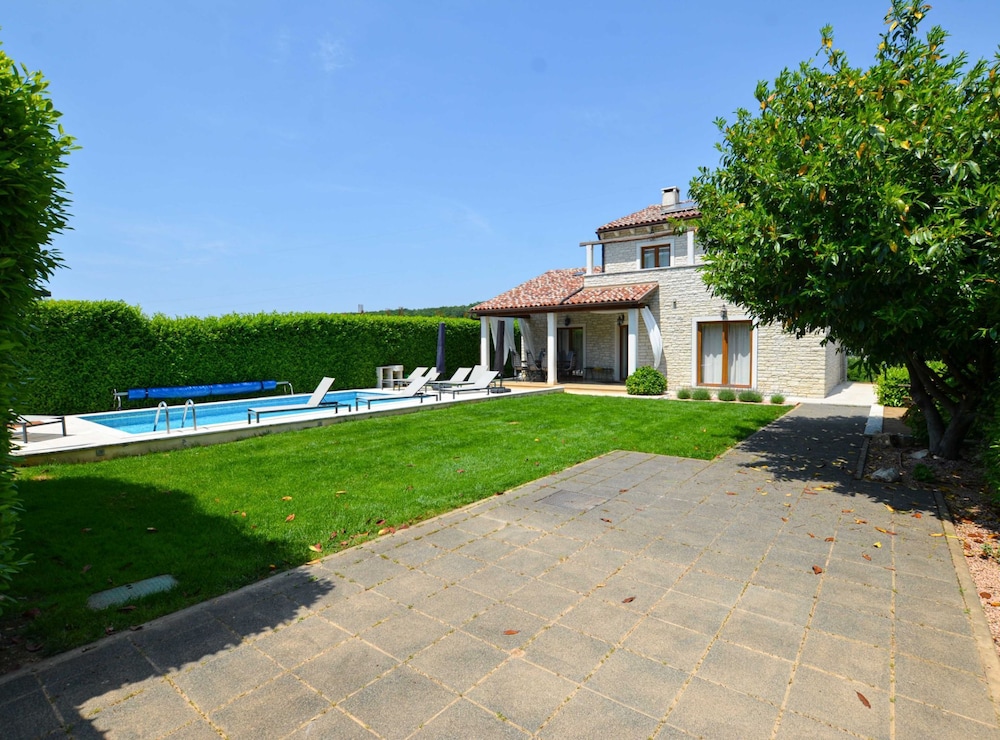 Sophisticated and Chic Villa With Pool
