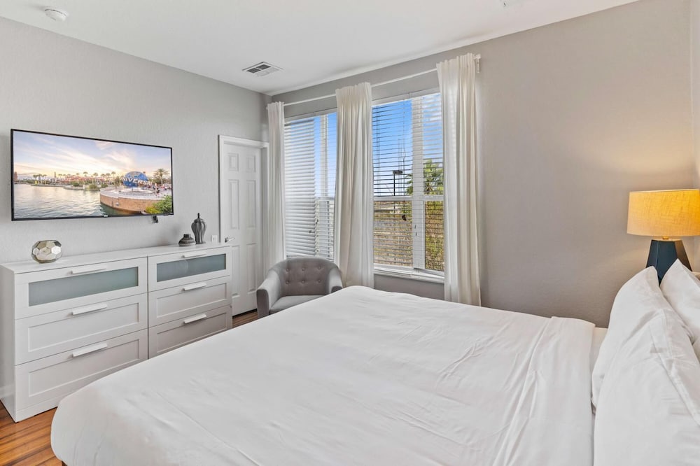 Vista Cay Swanky