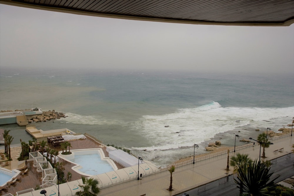Lahoya Suites