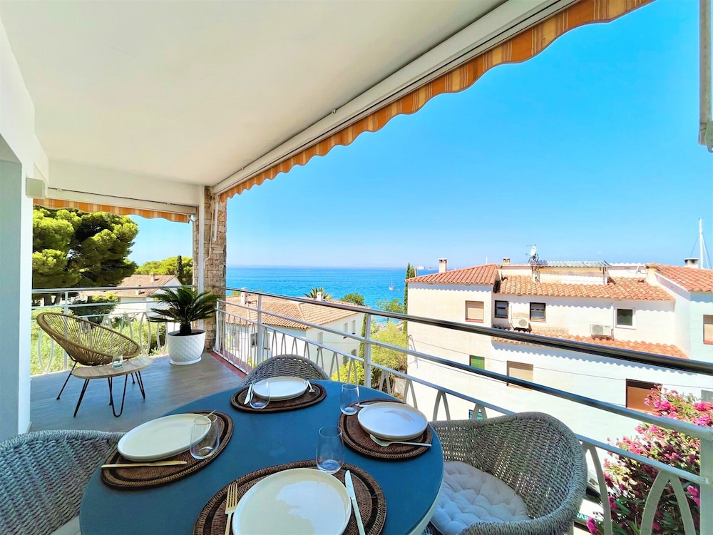 Apartment Near Canyelles Petites Beach