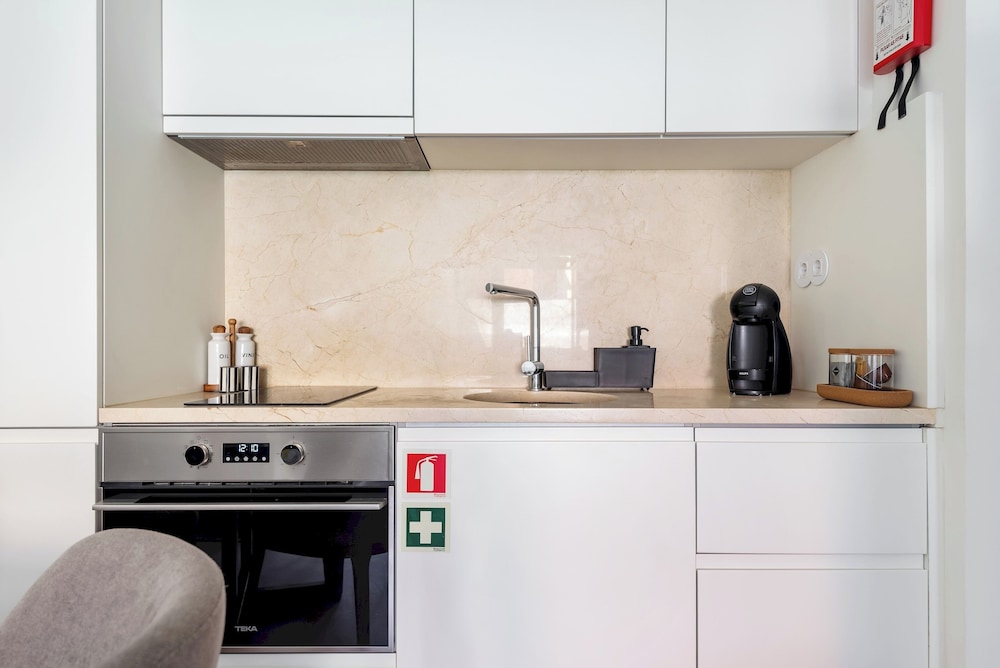 Acm002 Bombarda Homes, Pet Friendly Garden House