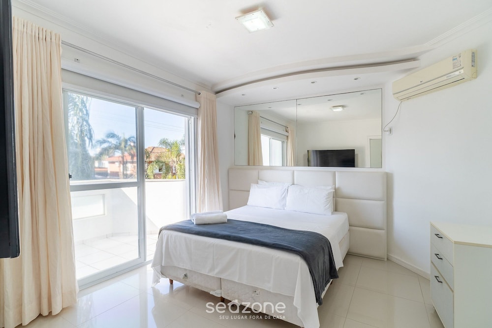 4B House w Pool in Jurere Internacional Mer0671
