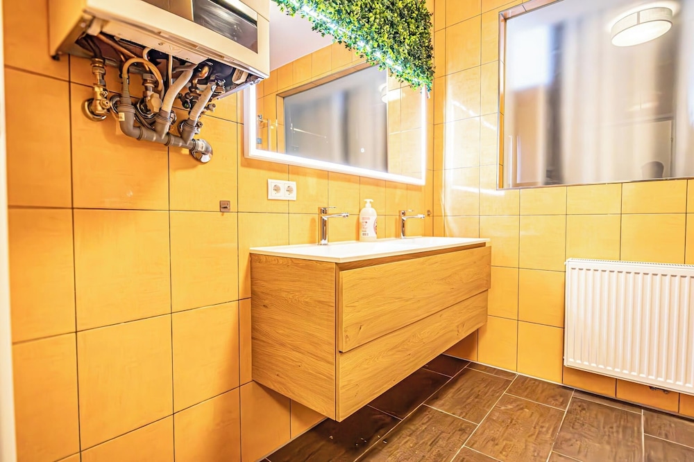 Comfy 1BR 1LR Apt Donaustadt Zones