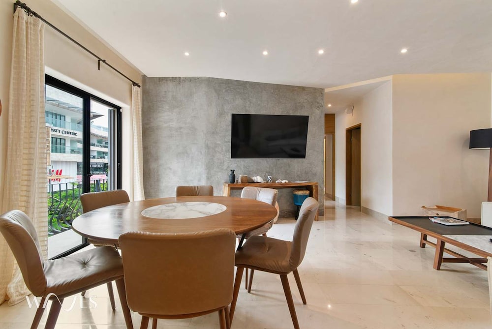 Prime 5th Ave Stay - 2BR With King Beds City Views