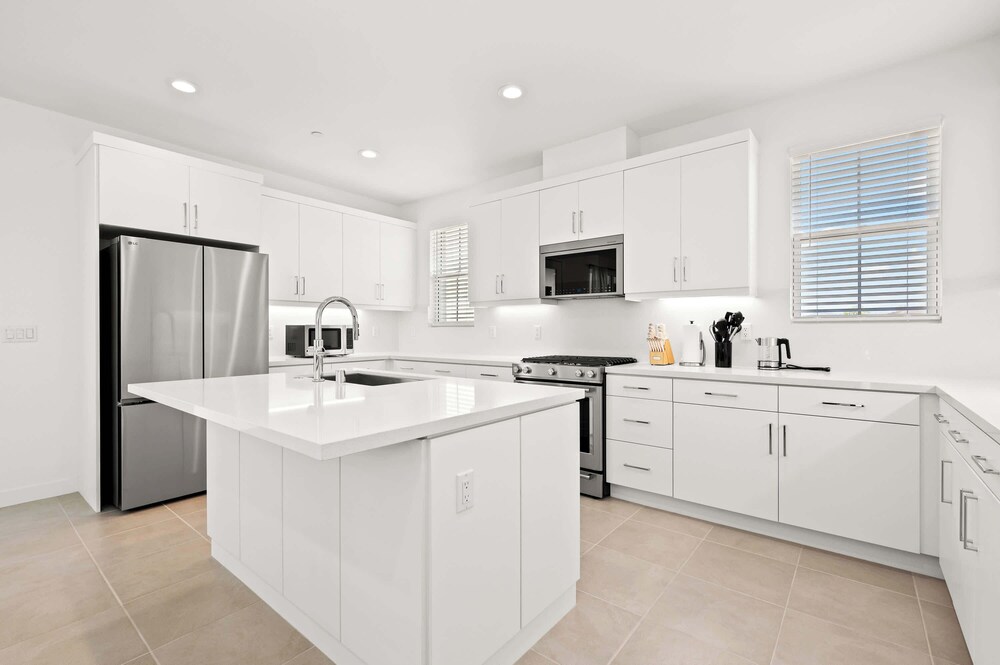 Stylish 3BR Oasis in Palm Desert Near El Paseo Zoo