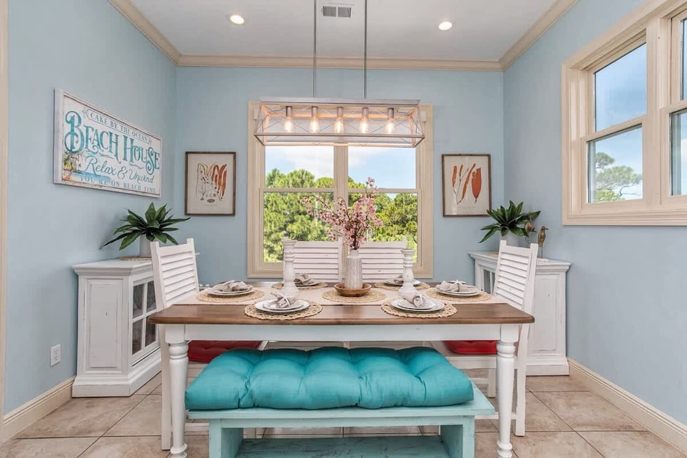 Gulf Shores Escape Walk to Waves Pool Golf Views