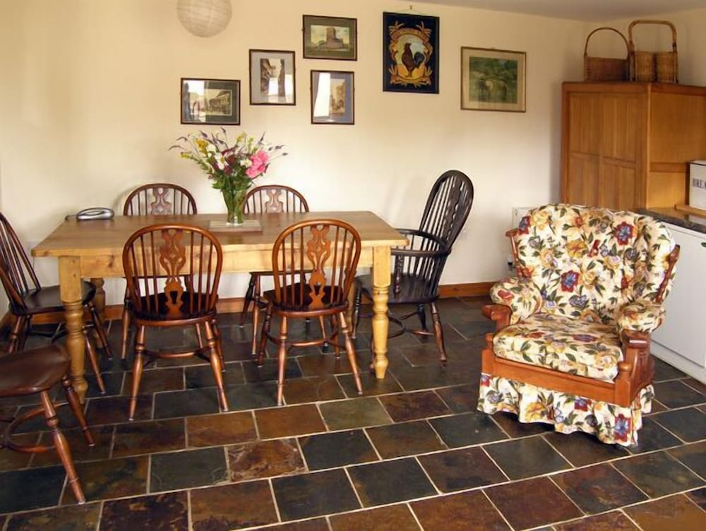 Shrewsbury Vacations - The Coach House - Property Image 5