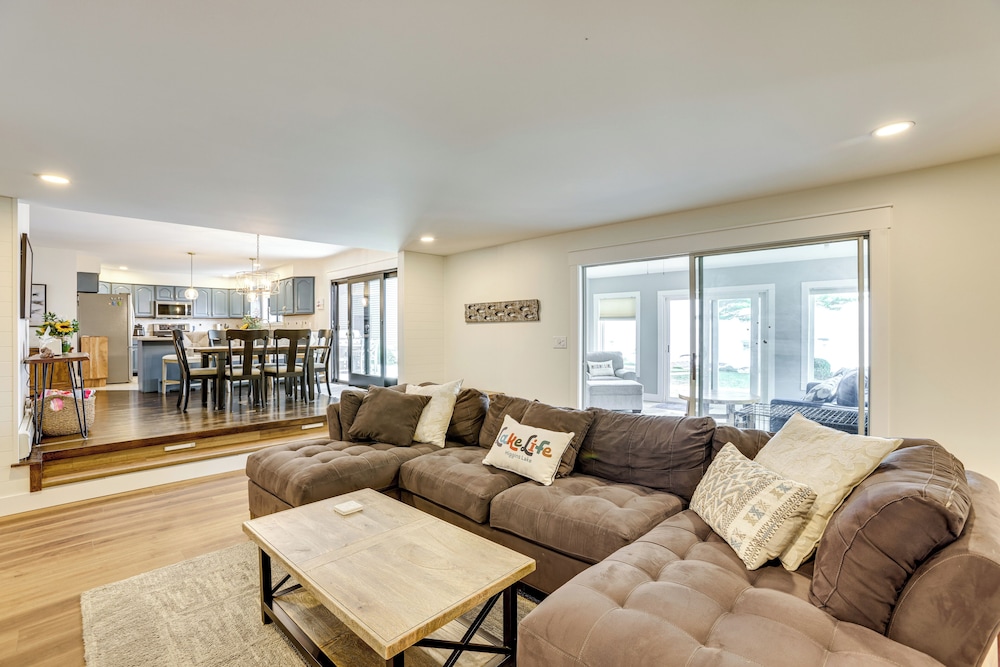 Swim, Fish & Boat: House on Stunning Higgins Lake!