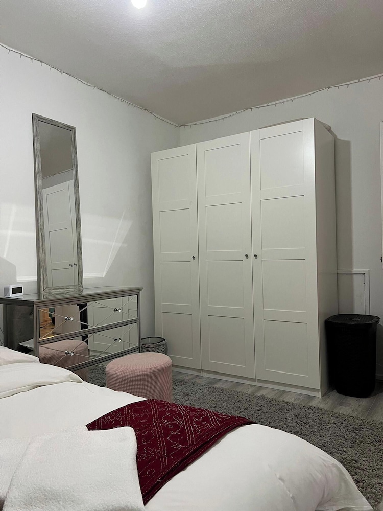 Flat-sleep2bathtub-netflix-heart of London-balcony