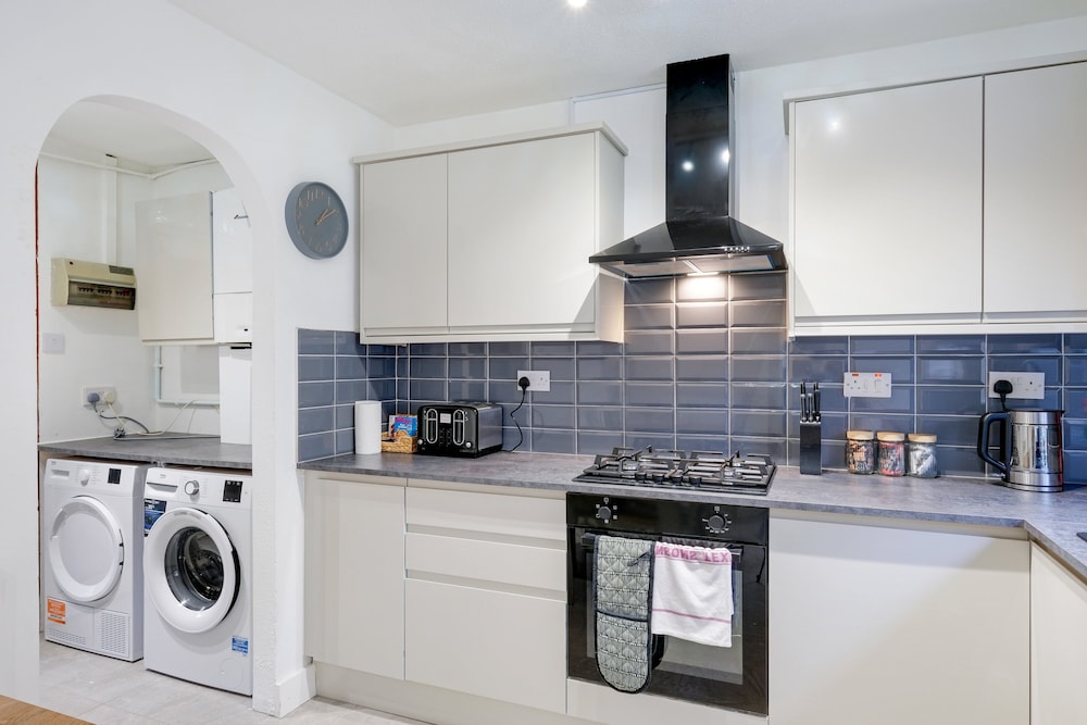 Spacious 4-Bedroom 2-Bath Home in Bywood