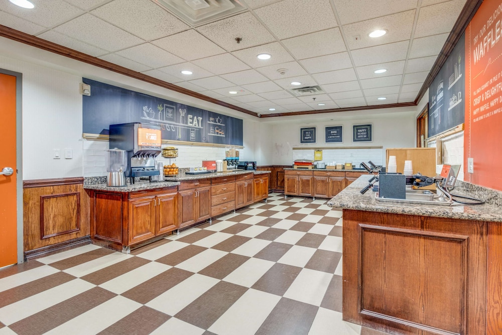 Gainesville Vacations - Hampton Inn  Suites Gainesville - Property Image 5