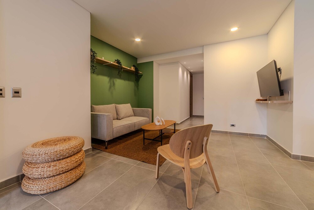 w Spacious 3BR w Outdoor Dining Terrace in Laureles